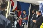 英格兰vs乌拉圭赛后,贝林厄姆与巴尔韦德在混合采访区聊天